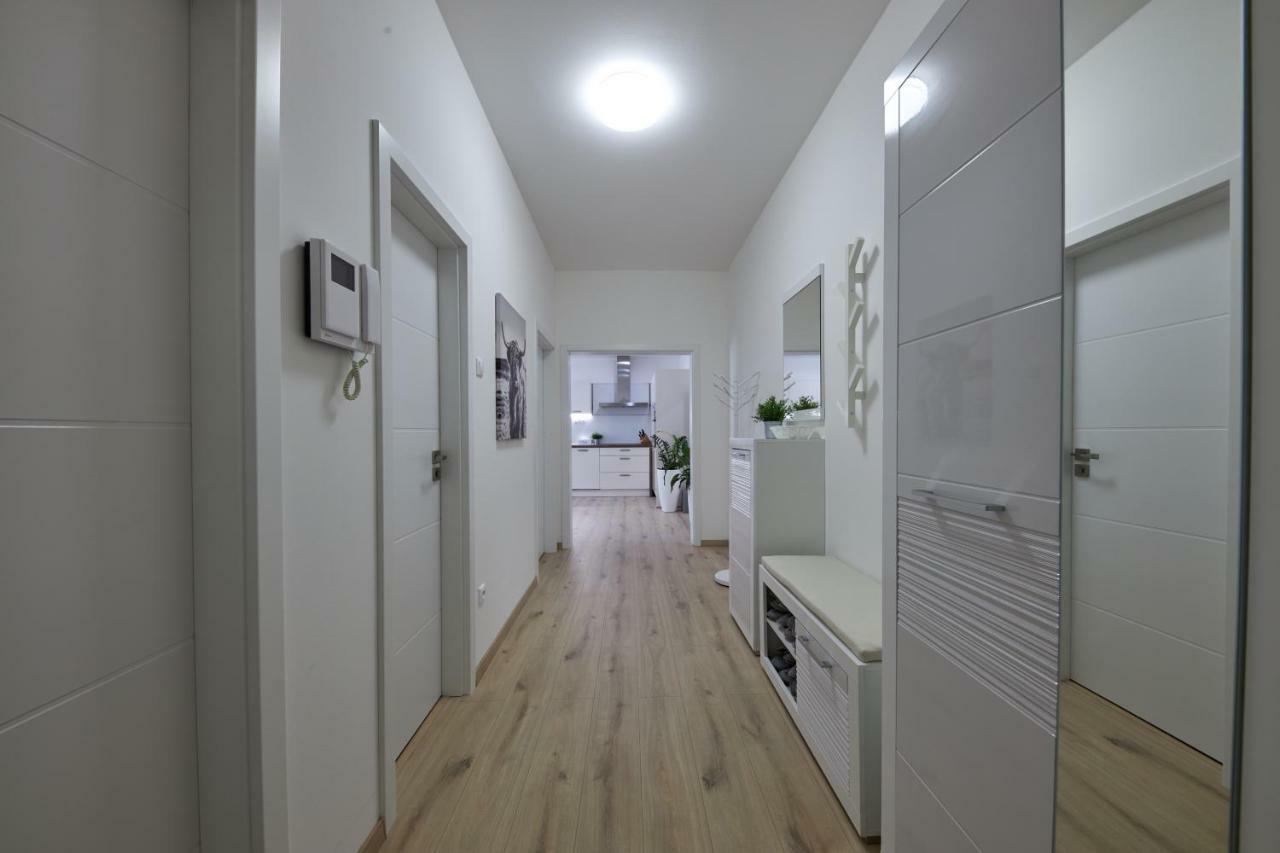 Le Monde Apartment Bratislava - Amazing 5Bdr In Downtown Eksteriør billede